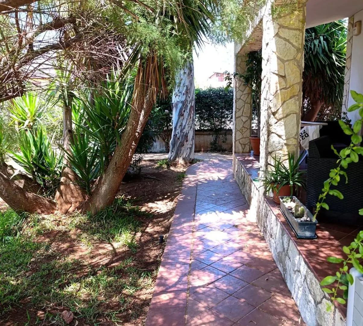 Villa Casa In Giardino A Pochi Passi Dal Mare Palermo 0*,  Italia